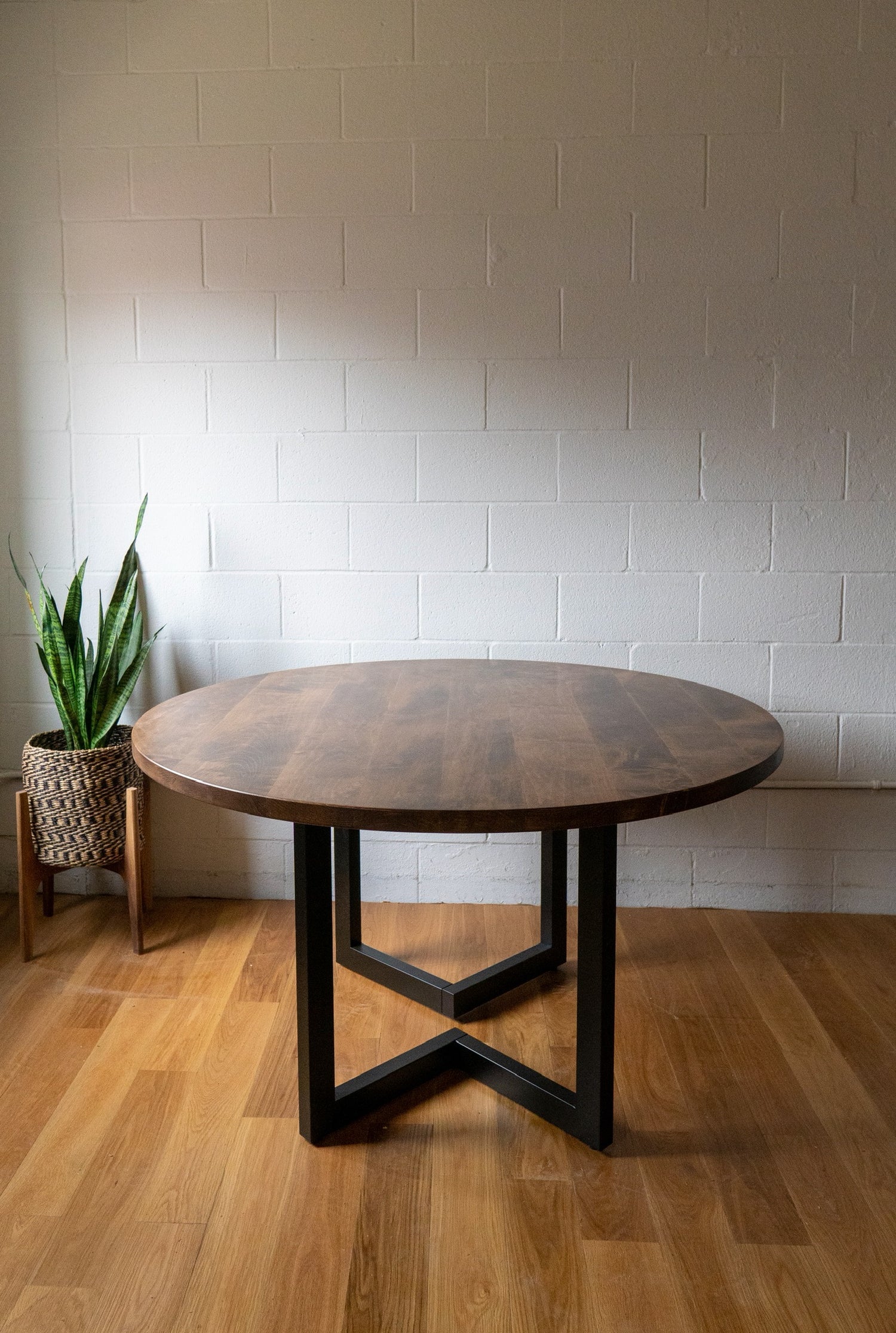 The Modern Bistro Round Table