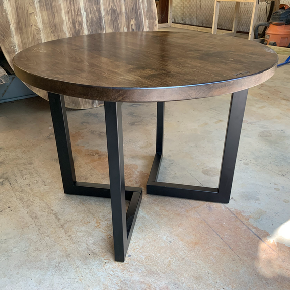 The Modern Maple Round Table - ironbyironwoodworks.com