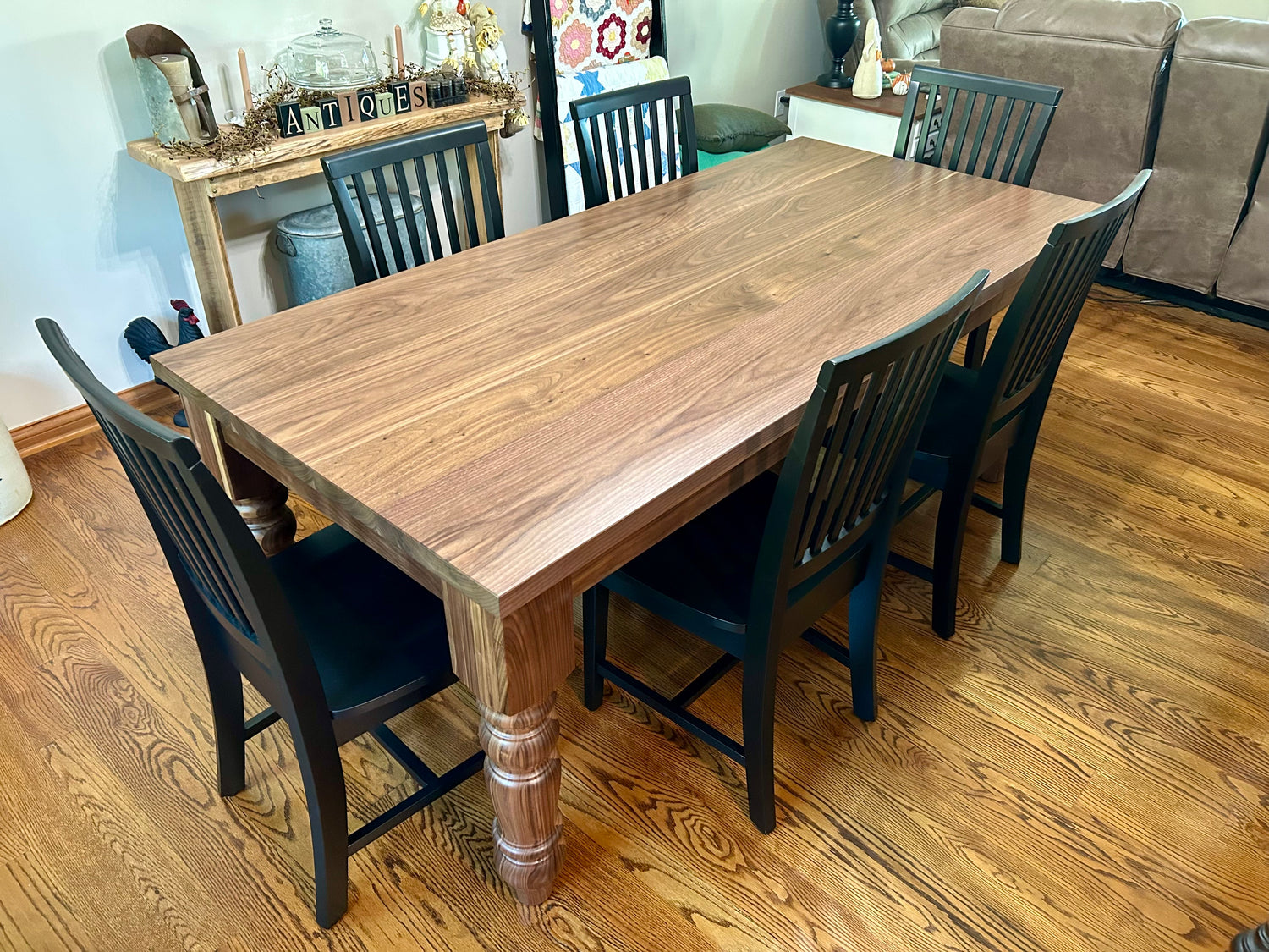 The Husky Farm Table